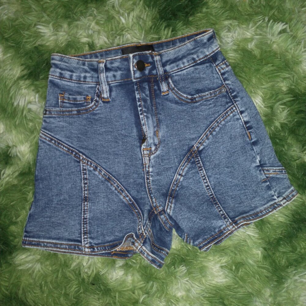 High-waisted Denim Shorts (stretchy)